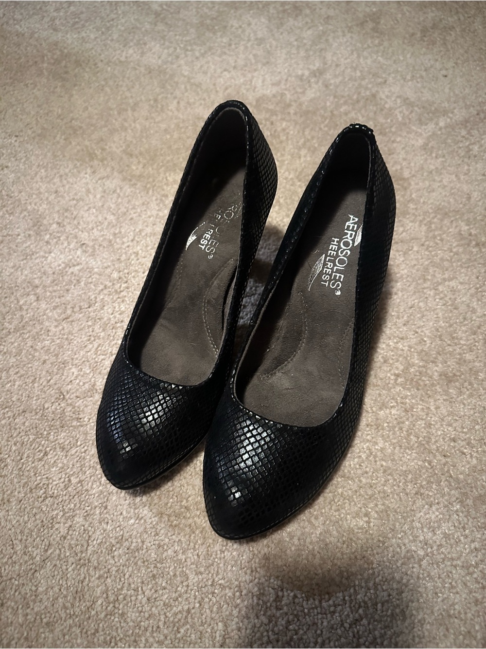 AEROSOLES Black Snakeskin-Texture Pump